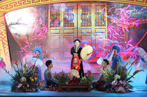 Hát văn giá ông Hoàng Bảy, giá Cô Đôi Cam Đường. 