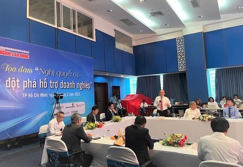 Tọa đàm với chủ đề “Nghị quyết 01 - đột phá hỗ trợ doanh nghiệp” - Ảnh: VGP/Lê Anh