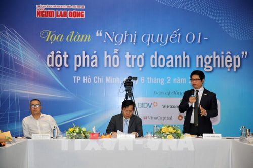 Tiến sĩ Vũ Tiến Lộc, Ủy viên Ủy ban Kinh tế của Quốc hội, Chủ tịch Trung tâm Trọng tài quốc tế Việt Nam phát biểu tại tọa đàm. Ảnh: Hứa Chung - TTXVN