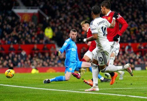 Varane đá phản lưới nhà (Ảnh: GI).