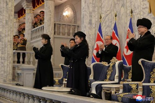 Con gái ông Kim Jong Un - Kim Ju Ae - trong buổi lễ duyệt binh đêm 8/2. Ảnh: KCNA/Reuters.
