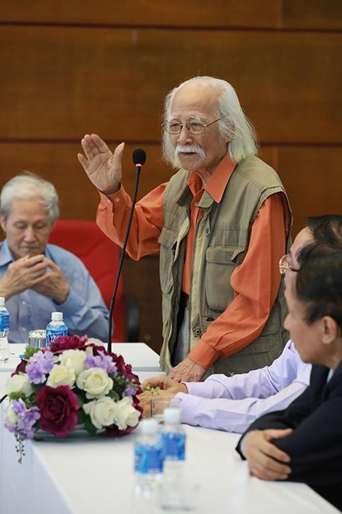 Cụ Tôn Đức Lượng phát biểu trong một dịp kỷ niệm ngày truyền thống của báo Tiền Phong
