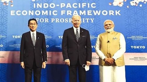 Thủ tướng Nhật Bản Kishida Fumio, Tổng thống Mỹ Joe Biden và Thủ tướng Ấn Độ Narendra Modi (từ trái sang) tại lễ công bố Khuôn khổ Kinh tế Ấn Độ Dương-Thái Bình Dương vì sự thịnh vượng (IPEF) ở Tokyo, Nhật Bản, ngày 23/5/2022. (Ảnh: Twitter)