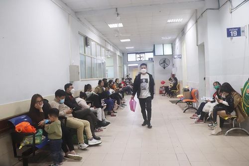 Thời tiết thay đổi thất thường, gia tăng bệnh nhi nhập viện