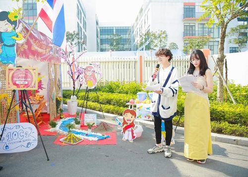 Học sinh thiết kế trại và trình bày về các nền văn hóa trong Hội Xuân “Tết Bốn Phương - Xuân yêu thương”