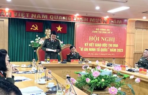 Đại tá Nguyễn Viết Giang, Giám đốc Công an tỉnh Lai Châu điều hành hội nghị.
