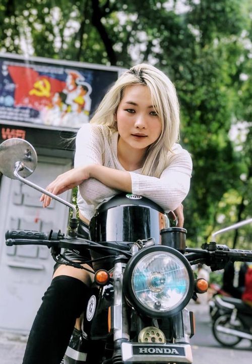 Tạ Lâm vốn được chọn vào một vai có tính cách hung dữ. Thế nhưng cô khiến nhà sản xuất lo lắng vì vẻ ngoài nữ tính. Diễn viên sau đó đã tự quay một clip livestream với hình ảnh không khác gì nhân vật để thuyết phục ê-kíp.