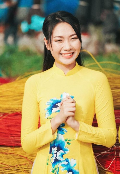 Tạ Lâm được đánh giá cao qua vai nữ phù thủy độc ác Bellatrix Lestrange trong vở Một lần được sống. Cô hóa thân thành một kẻ điên loạn bị giam trong lồng kính với nhiều cảm xúc hỗn độn.
