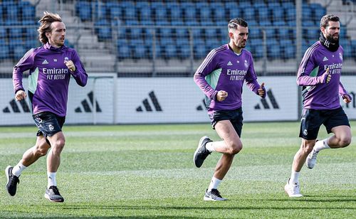 Cầu thủ Real Madrid tập luyện trước trận