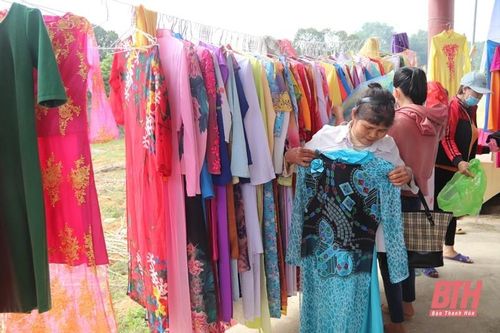 Nhiều hội viên đã chọn cho mình bộ áo dài miễn phí mặc trong dịp tết, lễ, hội...