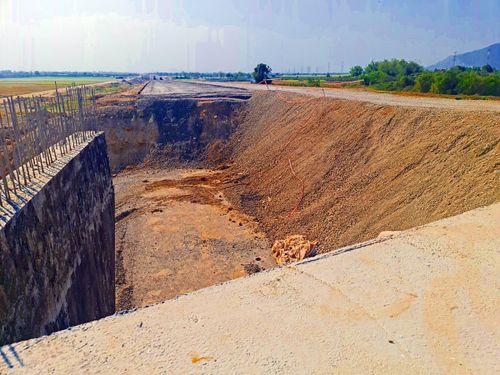 Nhiều đoạn còn rất ngổn ngang.