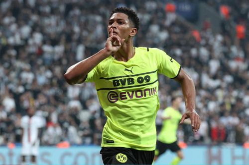 9. Jude Bellingham (Borussia Dortmund, 4/2021). Ở trận lượt về vòng tứ kết mùa giải 2020/21 với Man City, Bellingham mở tỷ số vào phút 17. Thế nhưng, Dortmund vẫn để thua ngược 1-2. Khi dự trận này, tuyển thủ Anh mới 17 tuổi 9 tháng và 16 ngày.
