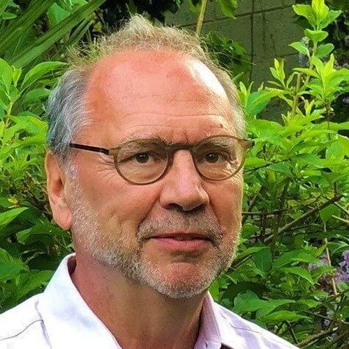 Nhà vi trùng học Peter Piot.