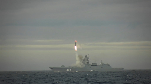 Khinh hạm Admiral Gorshkov phóng thử tên lửa Zircon. Ảnh: RIAN