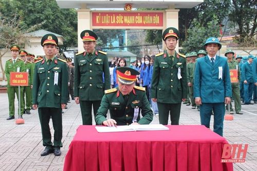 Ký giao ước thi đua giữa các khối trong Ban Chỉ huy quân sự huyện Bá Thước