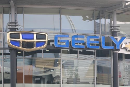 Geely là một trong những doanh nghiệp xe hơi Trung Quốc tiếp tục hoạt động tại Nga. Ảnh: Bloomberg.