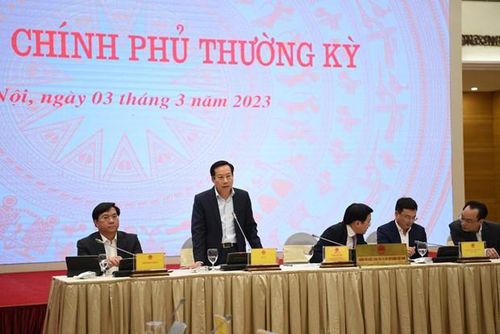 Thứ trưởng Bộ Y tế Lê Đức Luận phát biểu tại họp báo. (Ảnh: PV/Vietnam+)