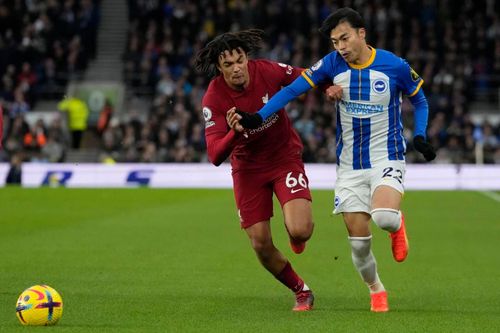 Mitoma trung bình thực hiện nhiều hơn 2,5 lần qua người thành công mỗi trận tại Premier League từ đầu mùa 2022/23. Thành tích này chỉ kém mỗi Allan Saint-Maximin (trung bình hơn 3,5 lần mỗi trận). Tuy nhiên, cầu thủ sinh năm 1997 chơi hiệu quả hơn hẳn bởi Saint-Maximin chỉ mới ghi duy nhất 1 bàn cho Newcastle United.