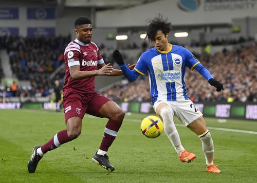 Tối 4/3 (giờ Hà Nội), Kaoru Mitoma tiếp tục ghi bàn thắng tại Premier League mùa này với một pha băng cắt chớp thời cơ từ đường chuyền bên cánh phải của đồng đội. Ở bàn mở tỷ số của Alexis Mac Allister trên chấm 11 m trước đó, chân sút người Nhật Bản có pha đi bóng lắt léo buộc Jarrod Bowen phải phạm lỗi trong vùng cấm.