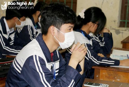 Các sỹ tử lo lắng khi kỳ thi đã gần kề. Ảnh: Mỹ Hà