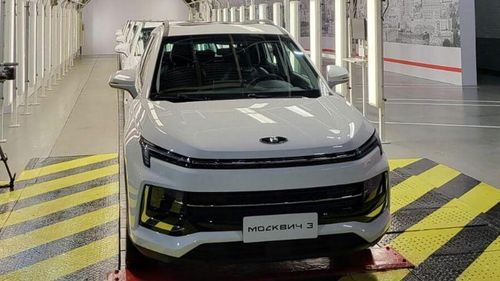 Một trong những dự án gây tiếng vang nhất của Nga là nỗ lực sản xuất ô tô Moskvich 3 trên cơ sở nhà máy cũ của Renault. Nhưng các chuyên gia nhanh chóng nhận ra phương tiện này là bản sao từ thương hiệu JAC của Trung Quốc.