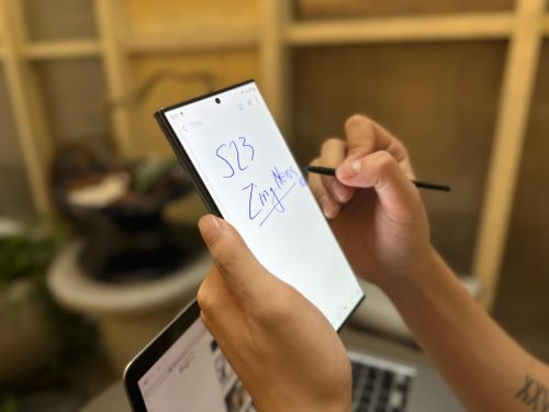 Các chuỗi bán lẻ sẽ nhận được chiết khấu cao và giá nhập tốt hơn khi đạt đủ số lượng máy cam kết với hãng. Ảnh: Thúy Hạnh.