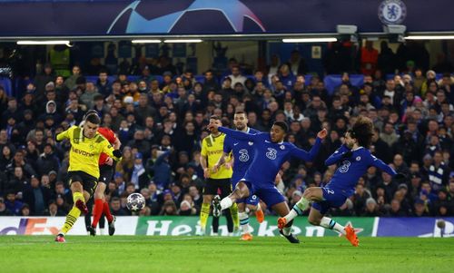  Những phút cuối trận, Dortmund dù nỗ lực tấn công nhưng chưa thể khiến hàng thủ Chelsea lúng túng. Ảnh: Reuters 