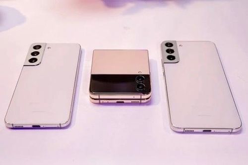 Các chuỗi bán lẻ đang giảm giá hiều mẫu flagship của Samsung. Ảnh: XDA.