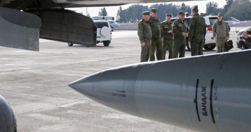 Chuyên gia phân tích quân sự Nga Viktor Barannets từng cho biết, ông tin hệ thống Kh-47M2 Kinzhal sẽ trở thành “thương hiệu” quân sự Nga bên cạnh các tượng đài khác như súng trường Kalashnikov, tên lửa phòng không S-300, S-400 và tên lửa đạn đạo chiến thuật Iskander.