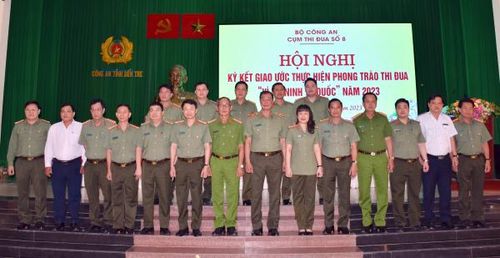 Các đại biểu dự hội nghị.