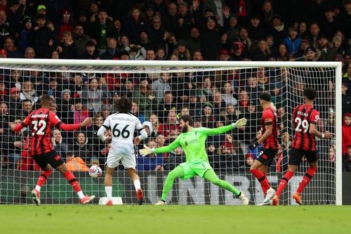 Bournemouth mở tỷ số nhờ bài phản công quen thuộc đã dùng suốt hiệp 1