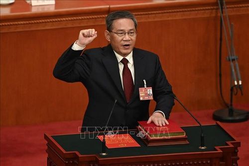 Ông Lý Cường tuyên thệ nhậm chức Thủ tướng Trung Quốc tại phiên họp toàn thể lần thứ 4 Kỳ họp thứ nhất Đại hội Đại biểu Nhân dân Toàn Quốc (Nhân Đại, tức Quốc hội Trung Quốc) khóa XIV ở Bắc Kinh ngày 11/3/2023. Ảnh: AFP/TTXVN