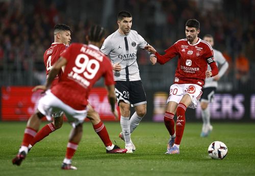 Qua giờ giải lao, PSG tiếp tục kiểm soát bóng nhiều hơn và có không ít cơ hội ghi bàn nhưng đội bóng thành Paris không tận dụng thành công