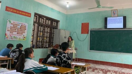 Một tiết học của cô trò Trường PTDTBT Tiểu học và THCS Hòa Bình (huyện Văn Quan, tỉnh Lạng Sơn). Ảnh NTCC.