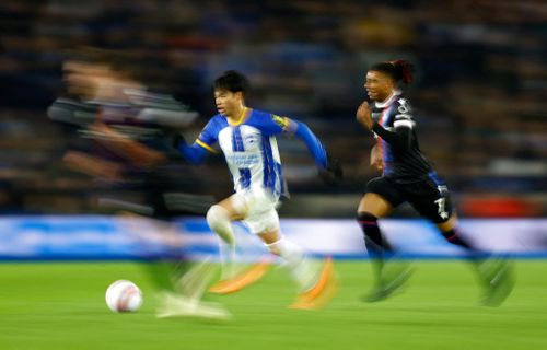 3 điểm trên sân nhà giúp Brighton vươn lên vị trí thứ 7 trên BXH. Mitoma cùng đồng đội có 42 điểm, kém vị trí thứ 4 của Tottenham 6 điểm nhưng còn trong tay 2 trận chưa đấu. Nếu duy trì phong độ hiện tại, đội chủ sân Amex hoàn toàn có thể mơ về tấm vé dự cúp châu Âu đầu tiên trong lịch sử CLB.