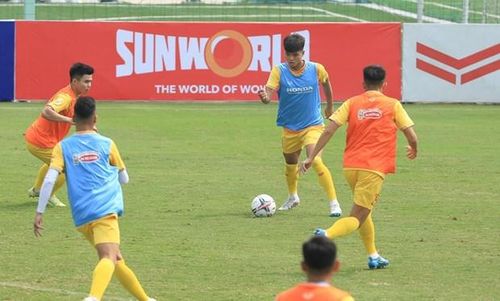 Tiền đạo trụ cột Nguyễn Văn Tùng không thể dự giải U23 Doha Cup vì chấn thương. (Ảnh: VFF)