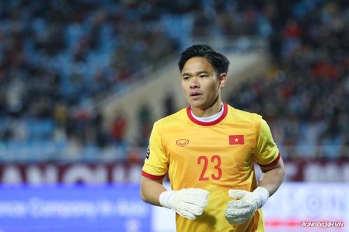 Thủ thành Trần Nguyên Mạnh phải điều trị chấn thương gối.