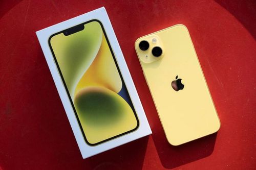 Màu vàng mới trên iPhone 14 không được ưa chuộng tại Việt Nam. Ảnh: Thúy Hạnh.