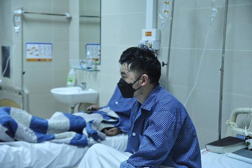 Qua khai thác, trong số các bệnh nhân trên, một số người từng mắc bệnh thủy đậu từ khi còn nhỏ, một số mới lần đầu.