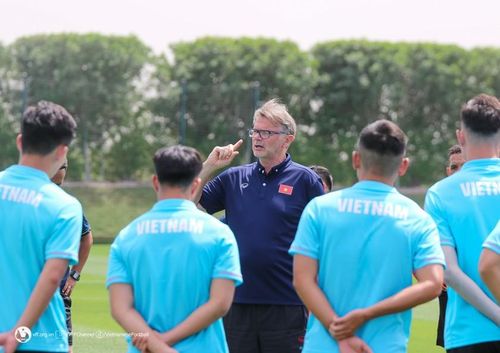 Ông Troussier cho rằng thất bại đó chưa phải là sự sụp đổ và cần tiến lên (ảnh VFF)