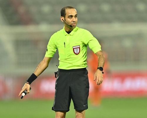 Trọng tài Meshari Al Shammari là người nghiêm khắc.