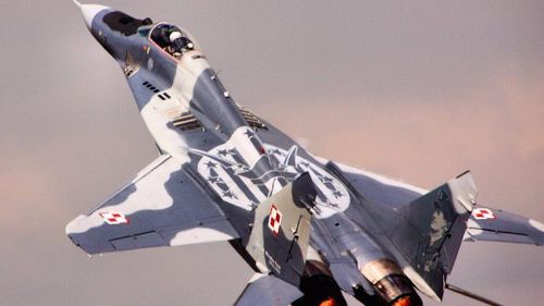 Trong khi đó, phần lớn máy bay MiG-29 còn lại vẫn miệt mài phục vụ trong vai trò "quân xanh" để các học viên phi công Mỹ luyện tập không chiến.