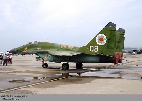 Cuối cùng dự án PFI đã chọn Su-27 của Sukhoi, tuy nhiên chương trình Máy bay chiến đấu hạng nhẹ tiên tiến (LPFI) cũng được thiết lập vào khoảng thời gian này và sau đó được trao cho Mikoyan.