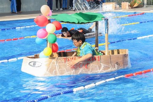 Học sinh thử thách sinh tồn.