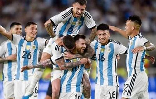 Sau nhiều pha dứt điểm, Messi đã có được bàn thắng vào lưới Panama ở những phút cuối trận. Ảnh: A24.com