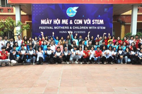Tham dự sự kiện có đại diện Trung ương Hội LHPN Việt Nam, lãnh đạo Hội LHPN tỉnh Hưng Yên và một số tỉnh thuộc cụm đồng bằng Sông Hồng, Trung tâm Hoa Kỳ tại Hà Nội, lãnh đạo tỉnh Hưng Yên, Hiệu trưởng một số trường THPT của Hưng Yên và hơn 1 nghìn giáo viên, phụ huynh và học sinh của trường THPT Dương Quảng Hàm.