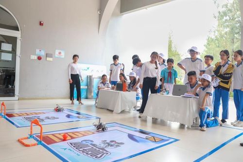 Học sinh dã ngoại, trải nghiệm thực tế tại Sky-Line Hill - Hội An và thực hành sáng tạo với bộ môn Robotics.