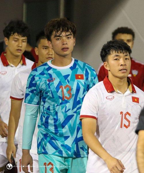 Huy Hoàng lần đầu bắt chính (Ảnh: VFF)