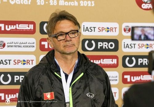 HLV Philippe Troussier cho biết các hò trò của đang nỗ lực, chăm chỉ tập luyện để hướng tới mục tiêu lớn trước mắt là SEA Games 32 - Ảnh: VFF