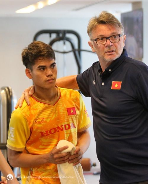 Ông Troussier vẫn tin tưởng các học trò mình ở chặng đường phía trước (ảnh VFF)